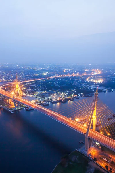 Puentes colgantes de Bhumibol al atardecer . — Foto de Stock