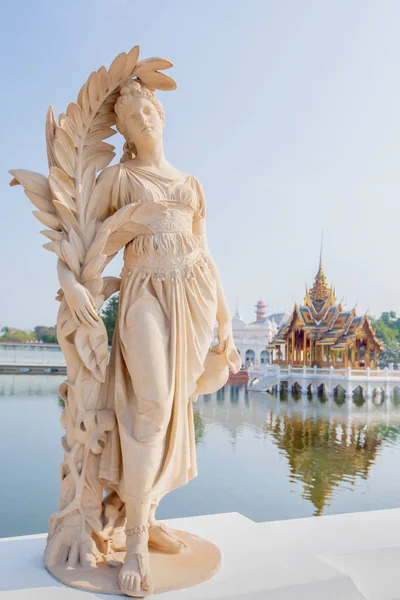 Picturesque angel statue at Bang Pa-In Palace. — 스톡 사진