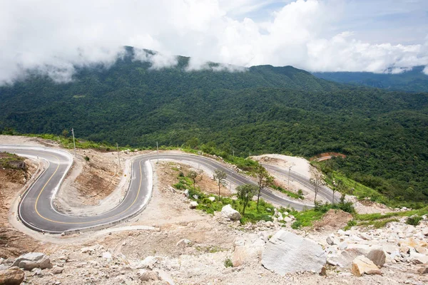 Paisagem Uma Estrada Montanha Construção Perto Fronteira Tailândia Mianmar Nublado — Fotografia de Stock