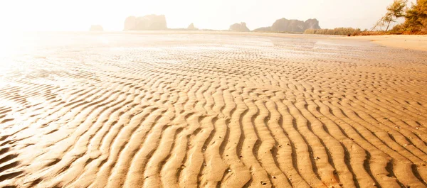 Paysage Plage Sable Ondulé Mer Tropicale Crépuscule Soleil Brillant Brille — Photo