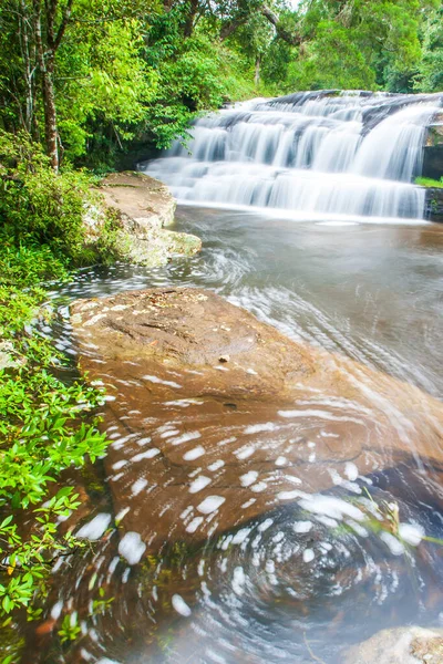 Cachoeira Antiga Pitoresca Manhã Verão Forma Arte Streaming Com Espuma — Fotografia de Stock