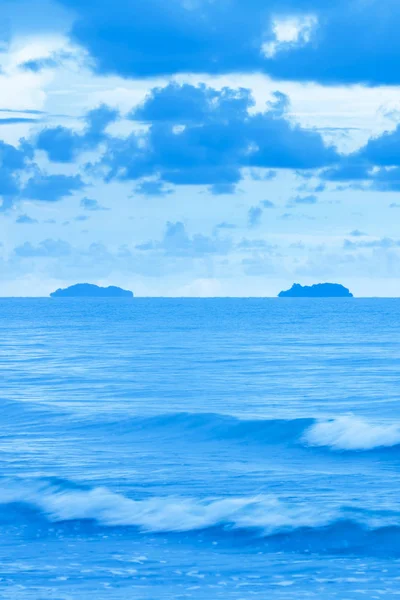 Une Mer Bleue Tranquille Après Des Jours Orageux Des Paysages — Photo