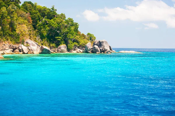 Prachtig Landschap Van Similan Eilanden Zonnige Zomer Pittoresk Kristal Turquoise — Stockfoto