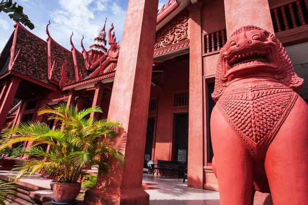 Элегантный Внешний Вид Национального Музея Камбоджи Статуей Кхмер Сингха Вид — стоковое фото