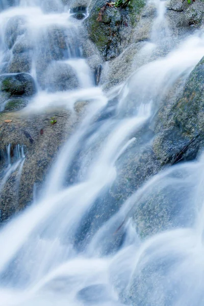 Fechar Tiro Água Doce Cachoeira Tropical Derramando Calcário Estação Chuvosa — Fotografia de Stock