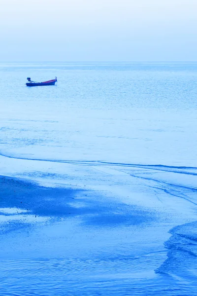 Une Mer Tropicale Tranquille Avec Une Vague Courbe Ligne Bleue — Photo