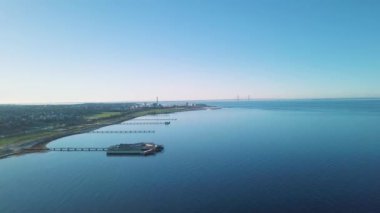 Malmo Körfez hava görünümünü Eresund Bridge ile