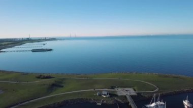 Malmo Körfez hava görünümünü Eresund Bridge ile