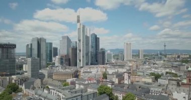 Uçuş yukarıda Frankfurt şehir dolgu ve nehir ana Şehir Manzaralı