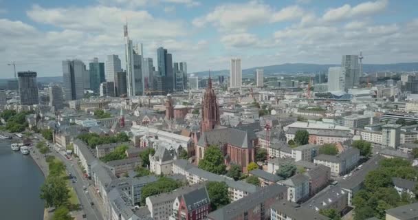 Vuelo Sobre Terraplén Ciudad Frankfurt Río Main Con Vistas Centro — Vídeos de Stock