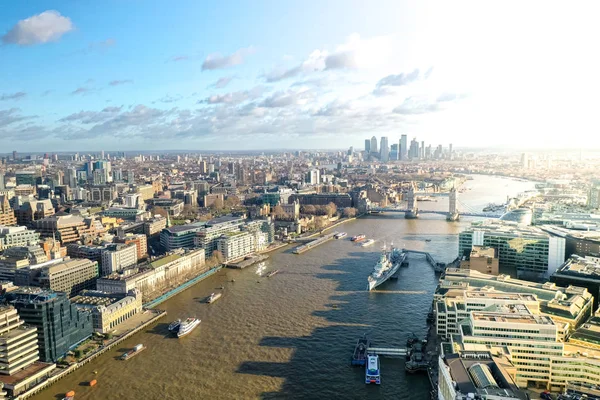 Londres centro vista panorámica aérea: distrito financiero, río Támesis, Belfast, rascacielos, enano y edificios y Catedral de St. Pauls, Puente de la Torre y la Torre —  Fotos de Stock