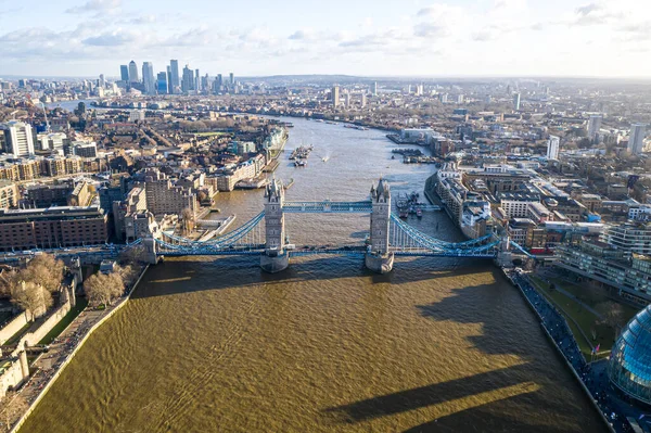 Londres centro vista panorámica aérea: distrito financiero, río Támesis, Belfast, rascacielos, enano y edificios y Catedral de St. Pauls, Puente de la Torre y la Torre — Foto de Stock