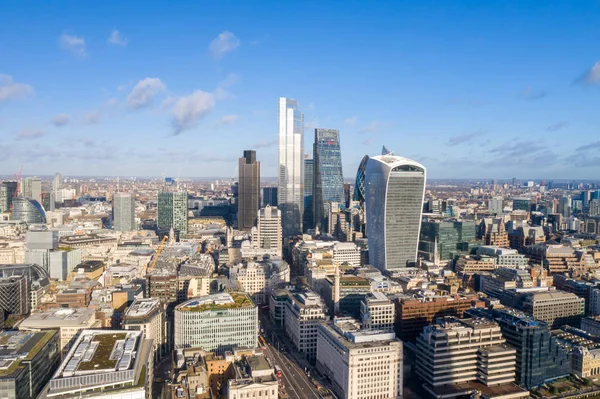 Centrum van Londen panoramisch uitzicht vanuit de lucht: financiële wijk, rivier de Theems, Belfast, wolkenkrabbers, warf en gebouwen en St. Pauls Cathedral, Tower Bridge en The Tower Stockfoto