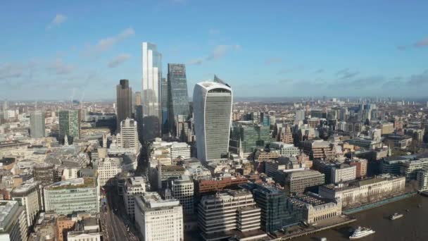 伦敦市中心空中全景 金融区 泰晤士河 贝尔法斯特 摩天大楼 瓦夫和建筑物 圣保罗大教堂 塔桥和塔楼 — 图库视频影像
