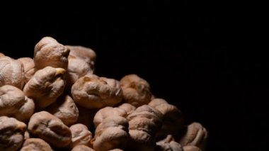 Nohut veya garbanzos ekran üzerinde siyah backgrou dönüm sebze