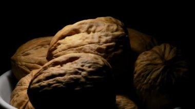 Ceviz gıda rotasyon cenital ışık siyah zemin üzerine