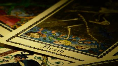 Kart tarot ölüm ve şeytan gyrating
