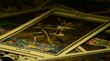Ölüm ve şeytan tarot kartı