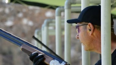 Hedefleyen ve skeet Şampiyonası'nda ateş tetikçi adam