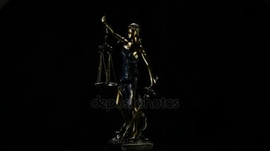 Siyah arka plan üzerine gyrating adalet görüntü