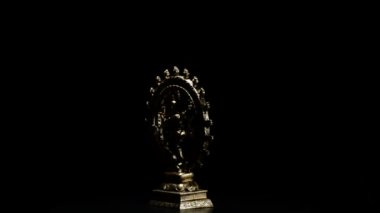 Dumanlı arka plan üzerinde dönen Shiva, Budizm din, Tanrı görüntü
