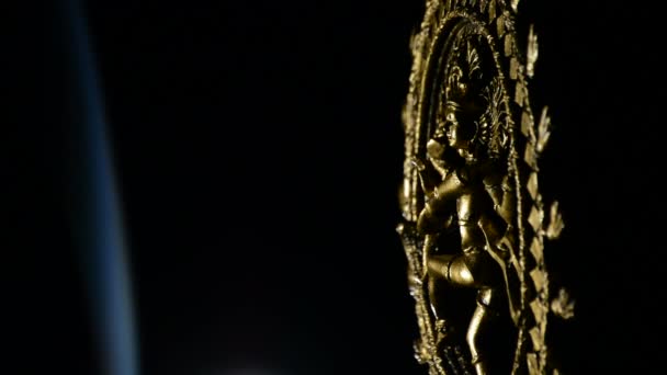 Immagine di Shiva, divinità della religione buddhista, che ruota con fumo sullo sfondo — Video Stock