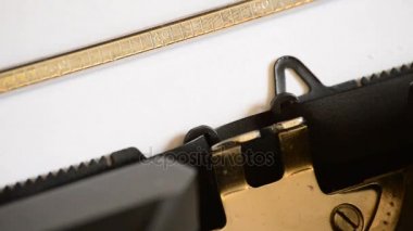 Tüm kalbimle bir eski manuel daktilo ile yazma