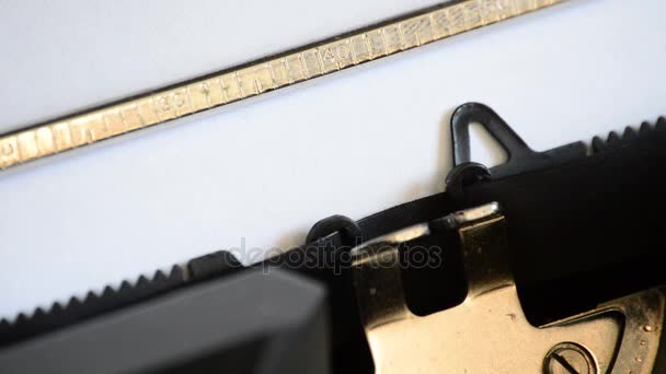 Taper l'expression en espagnol Non Apto avec une vieille machine à écrire manuelle 