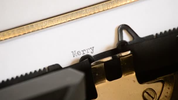 Typing the expression Merry Christmas with an old manual typewriter — Stock Video