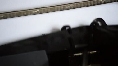 İfade Şartlar ve koşullar ile eski bir el ile Daktilo yazmak