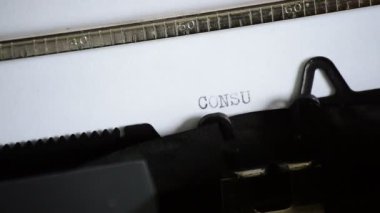 Yazarak kelime ile eski bir el ile daktilo danışmanlık
