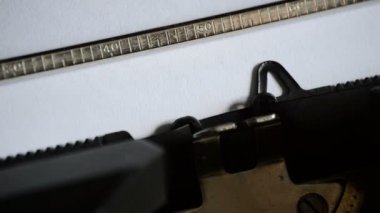 Eski el ile daktilolu bir İbranice sözcük Hallelujah yazma