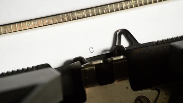 Taper l'expression Curriculum Vitae avec une vieille machine à écrire manuelle 