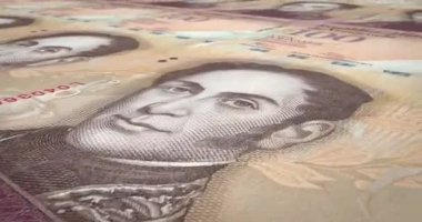 Çalışırken ekran, nakit para, döngü üzerinde yüz Venezuela bolivars banknotlar