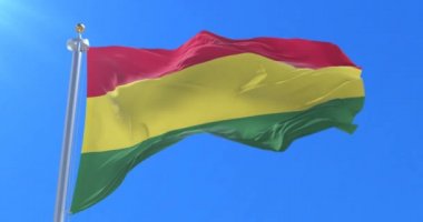 Bolivya bayrak sallayarak rüzgarda, yavaş mavi gökyüzü ile döngü