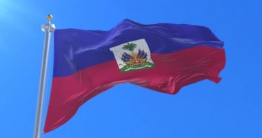 Haiti bayrağı mavi gökyüzü ile Rüzgar sallıyor, döngü
