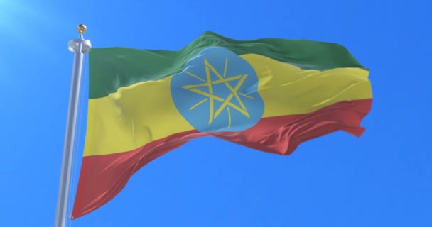 Σημαία Της Αιθιοπίας Έγνεψε Αέρα Μπλε Του Ουρανού Αργή Βρόχο — Αρχείο Βίντεο