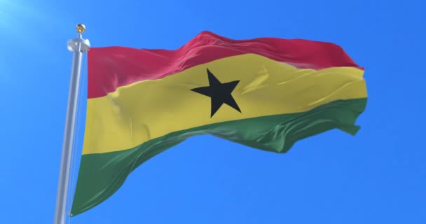 Flaga Macha do Ghany wiatr z niebieski niebo w pętlę powolne, — Wideo stockowe
