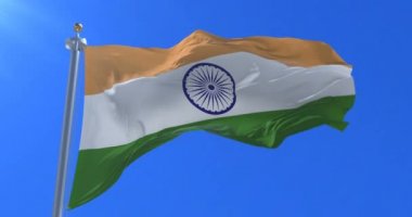 Hindistan, rüzgarda yavaş mavi gökyüzünde sallayarak bayrak, döngü