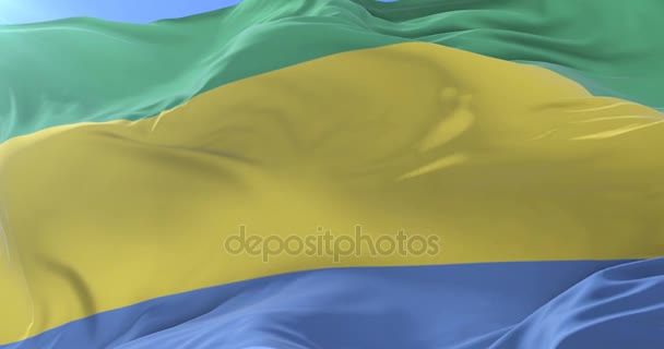 Bandeira Gabonesa Acenando Vento Com Céu Azul Lento Loop — Vídeo de Stock