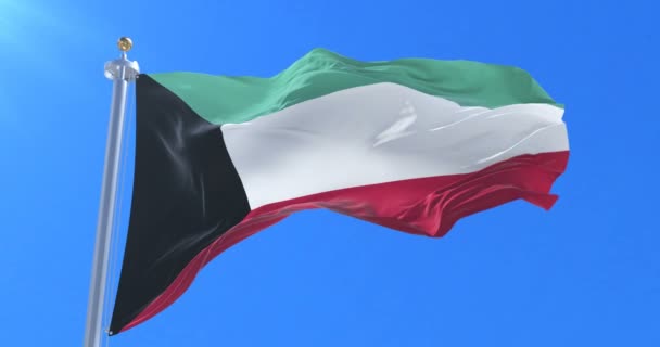 Bandeira Kuwait Acenando Vento Com Céu Azul Lento Loop — Vídeo de Stock