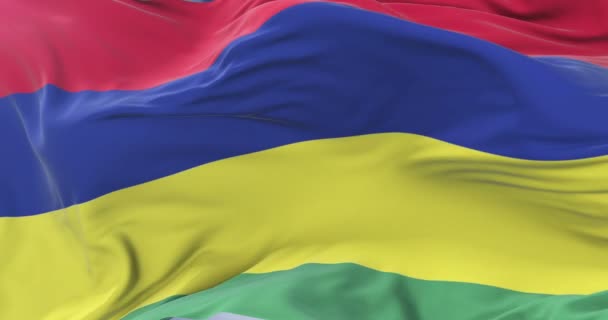 Mauritius Flagga Vajande Vinden Med Blå Himmel Långsam Loop — Stockvideo
