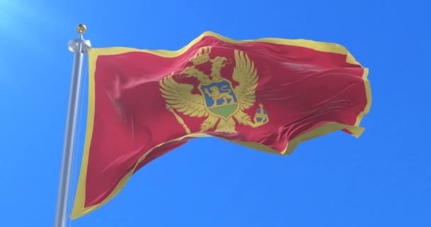 Bandeira Montenegro Acenando Vento Com Céu Azul Lento Loop — Vídeo de Stock