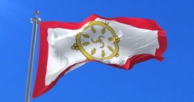 Mavi gökyüzünde yavaş, rüzgarda sallayarak: Sikkim, bayrak, döngü