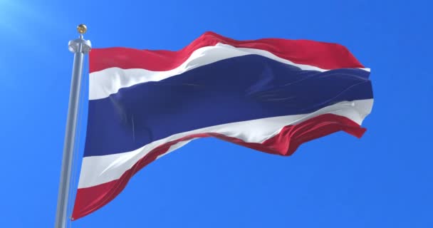 Bandera Tailandia Ondeando Viento Con Cielo Azul Lento Bucle — Vídeo de stock