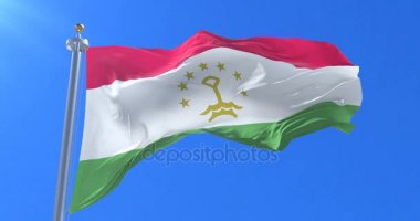 Tacikistan yavaş mavi gökyüzü ile rüzgarda sallayarak bayrak, döngü