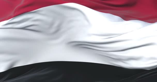 Bandera Yemen Ondeando Viento Lentamente Con Cielo Azul Bucle — Vídeos de Stock