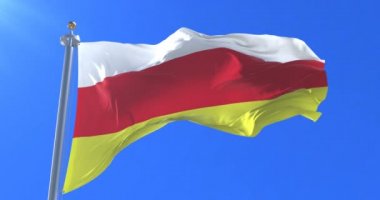 Osetya rüzgarda, yavaş mavi gökyüzünde sallayarak bayrak, döngü