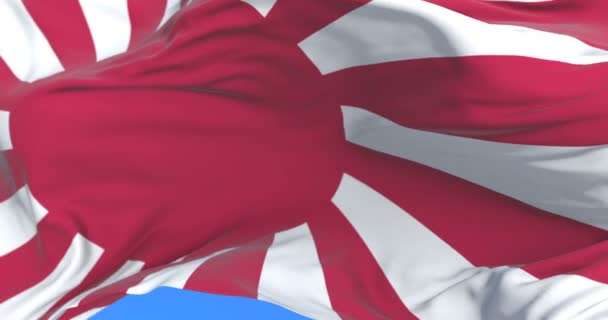 Японский Флаг Восходящего Солнца Медленно Машущий Ветром Голубым Небом Петля — стоковое видео