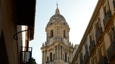 Kule, Malaga Katedrali, İspanya'da iki sokak arasında